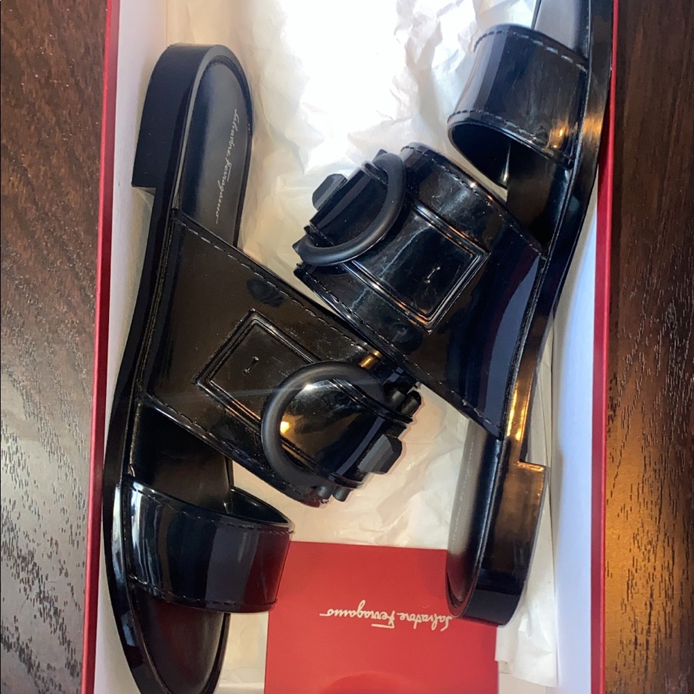 Taryn sandals